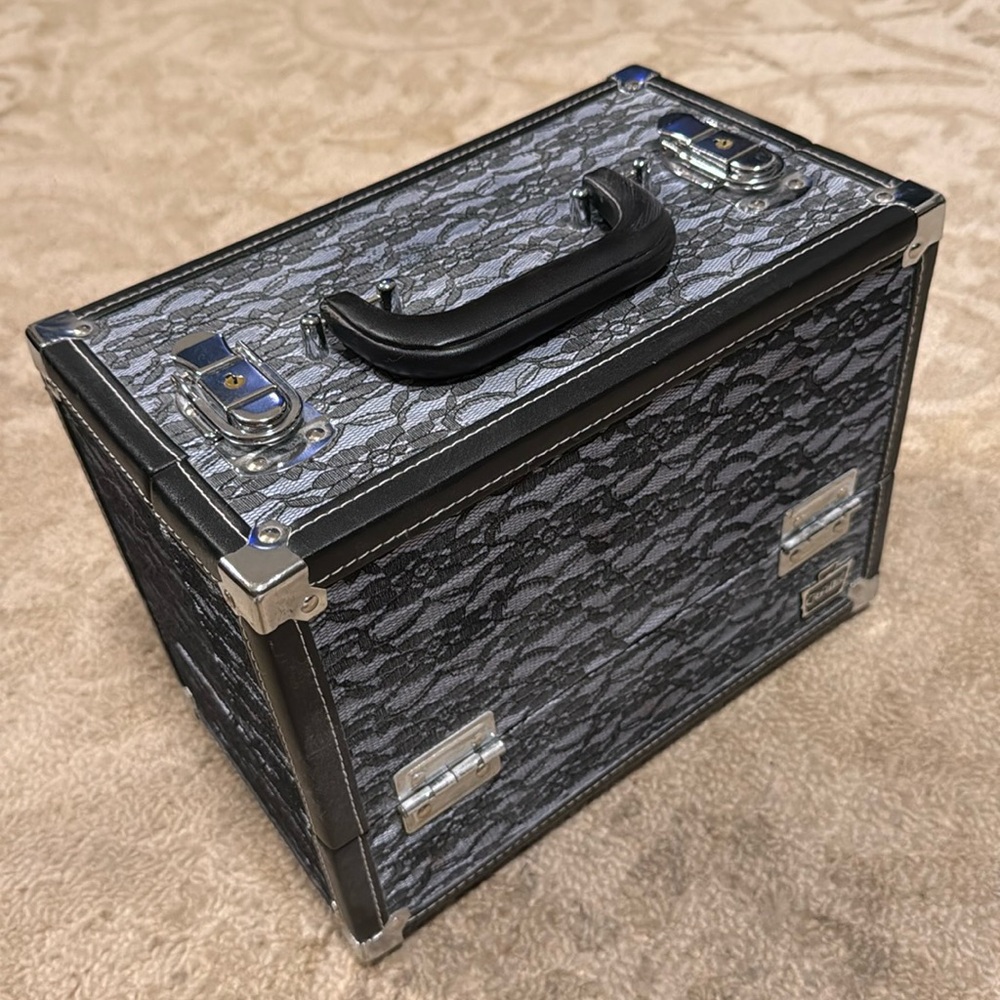 Cosmetics case Grey with black lace 6 small bats to put make up & then bottom